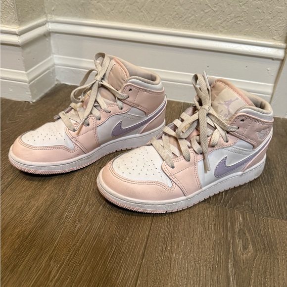 Nike Jordan 1 SE mids Kids' Sneakers size 3.5Y - Picture 2 of 4
